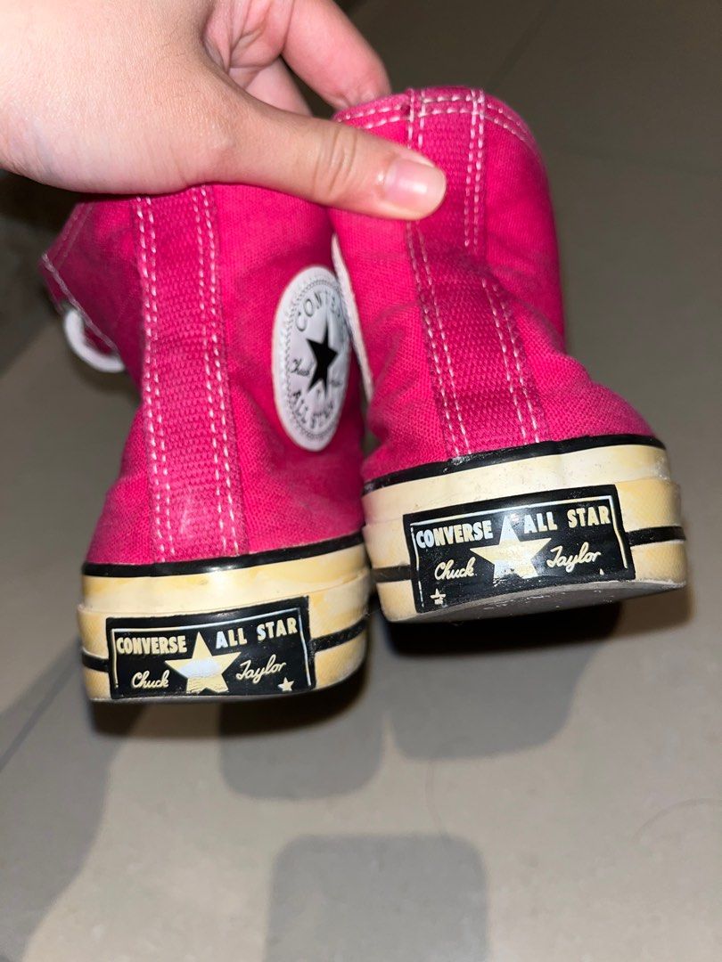 Bright sales pink converse
