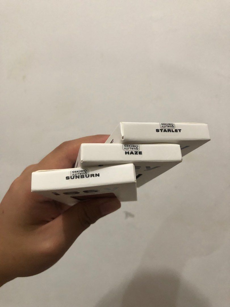 ISSY customizable palette with complete inserts, Beauty & Personal Care ...