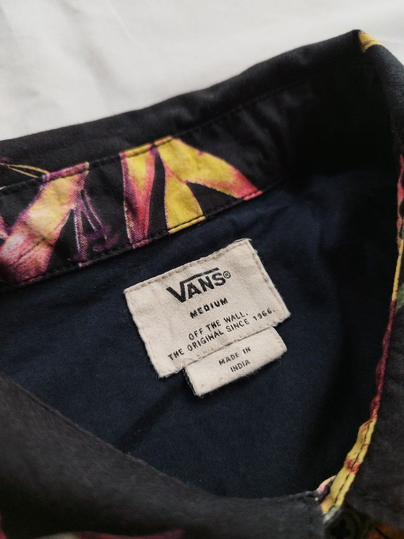 Kemeja vans hot sale off the wall