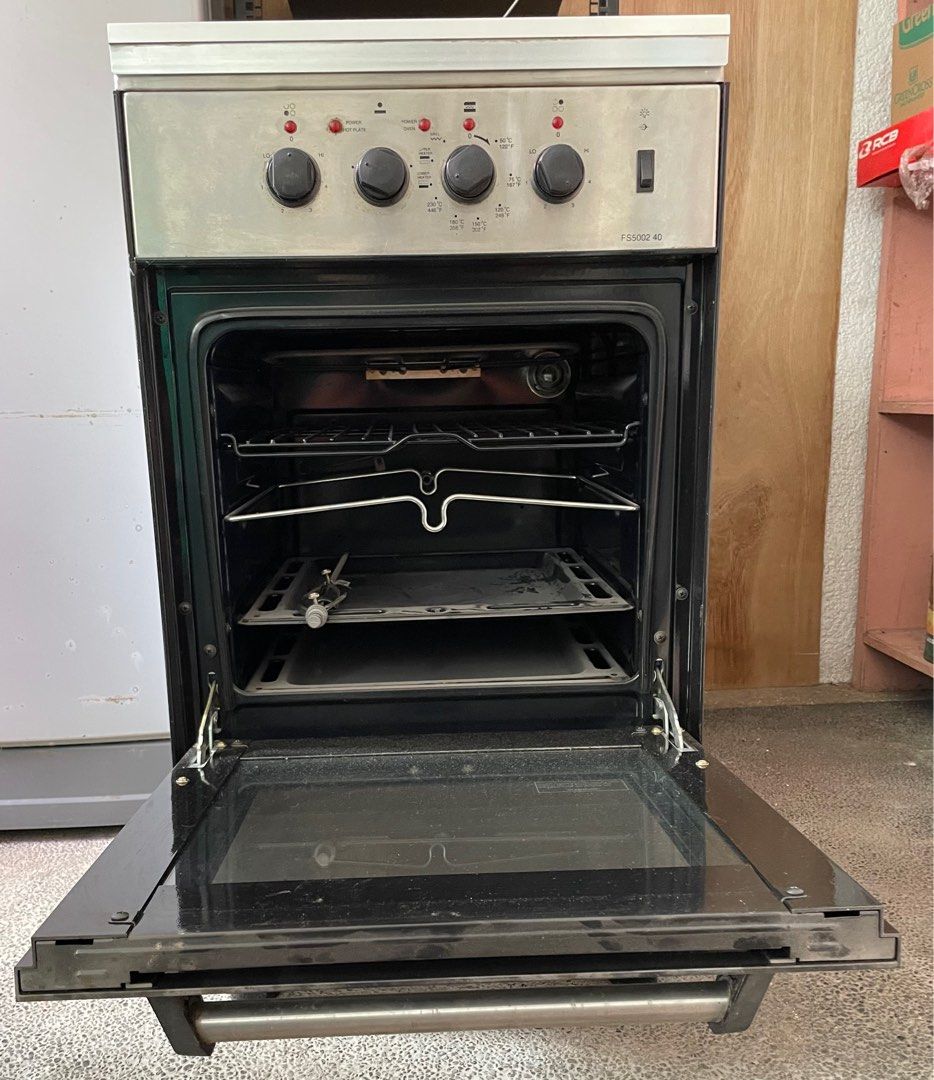 La Germania Induction Cooker with oven, TV & Home Appliances, Kitchen Appliances, Cookers on