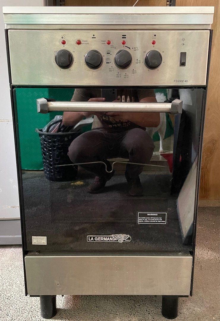 La Germania Induction Cooker with oven, TV & Home Appliances, Kitchen Appliances, Cookers on