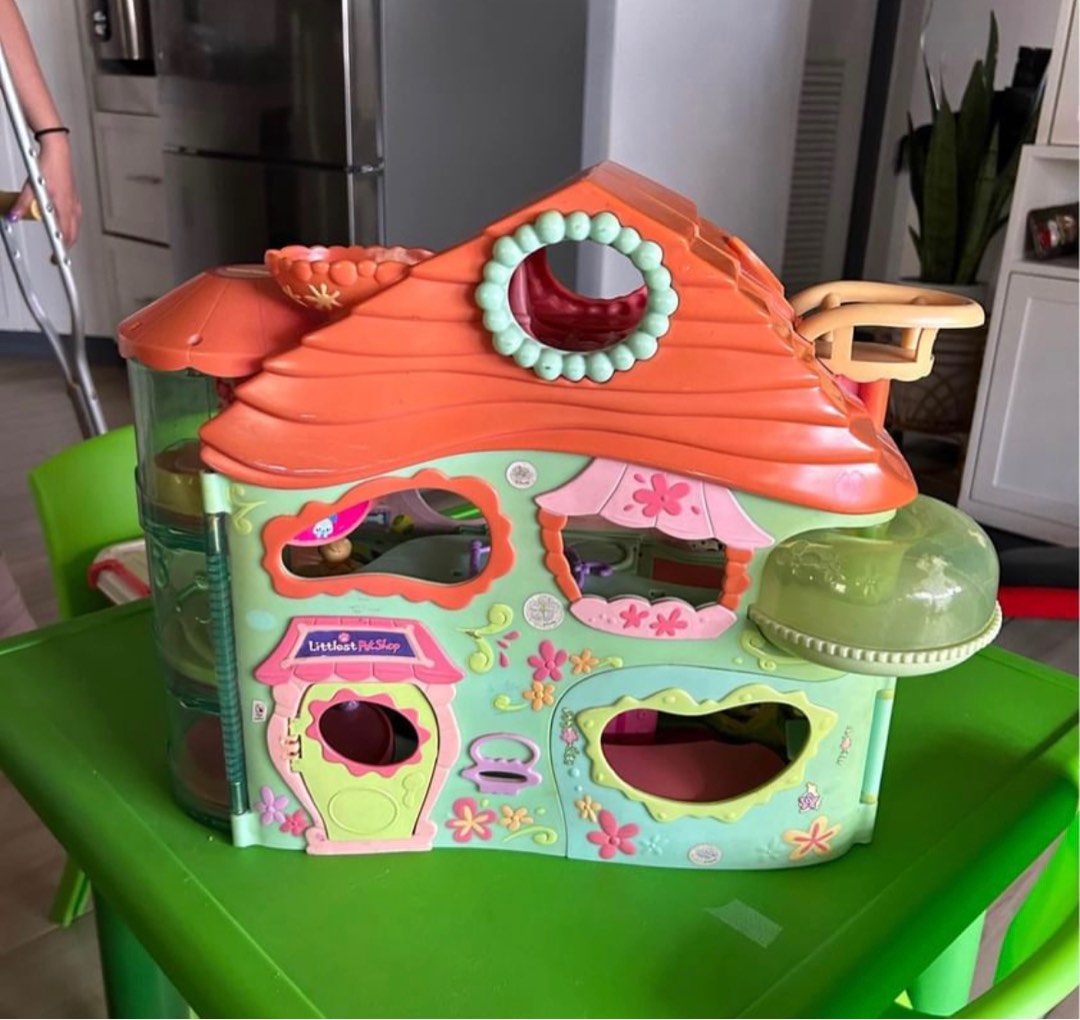 Littlest Pet Shop (LPS) Biggest Littlest Pet Shop Playset House Only