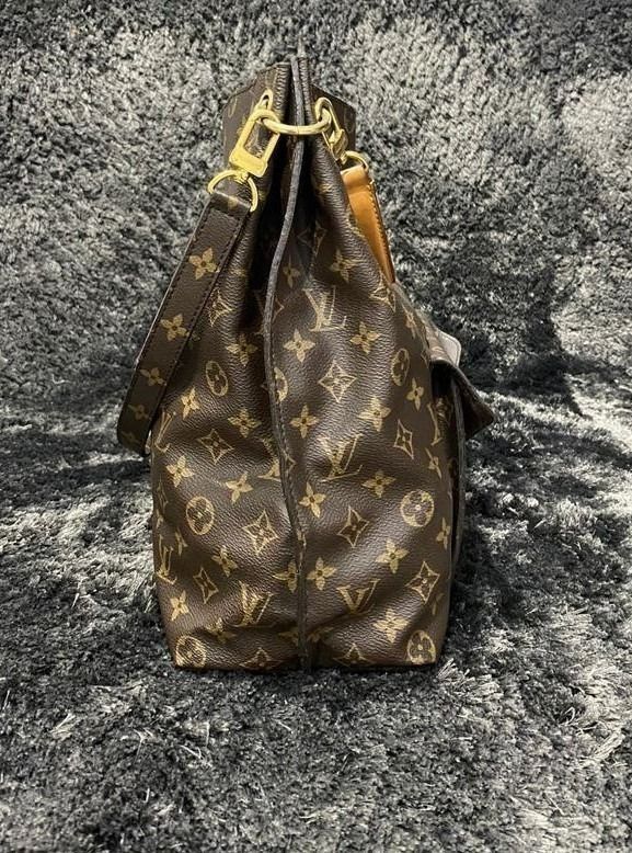 Authentic Louis Vuitton Monogram Metis Hobo Handbag M40781