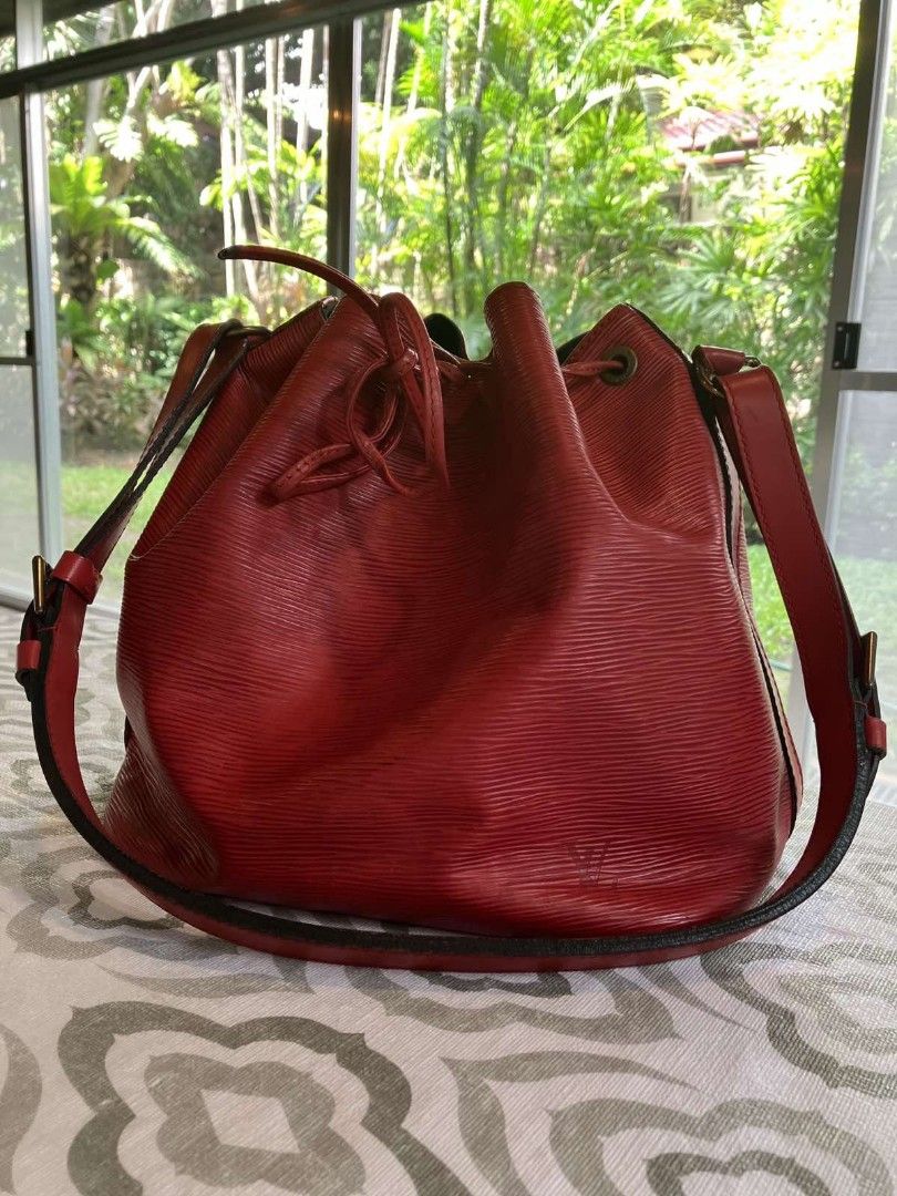 Louis Vuitton Epi Castillian Red Noe Shoulder Bag