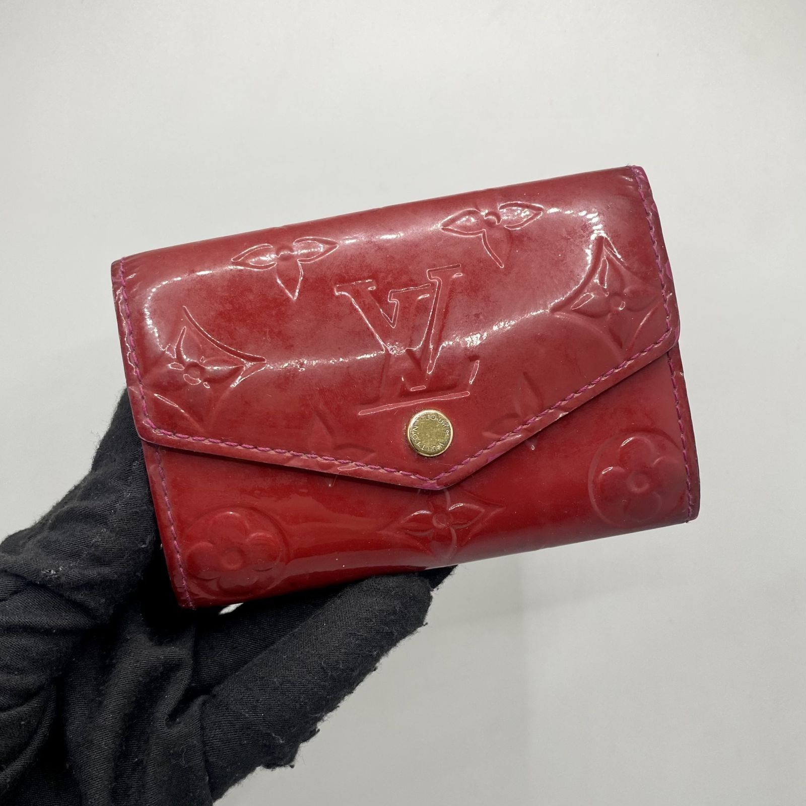 Authentic Louis Vuitton Monogram Empreinte Leather Key Pouch, Luxury, Bags  & Wallets on Carousell