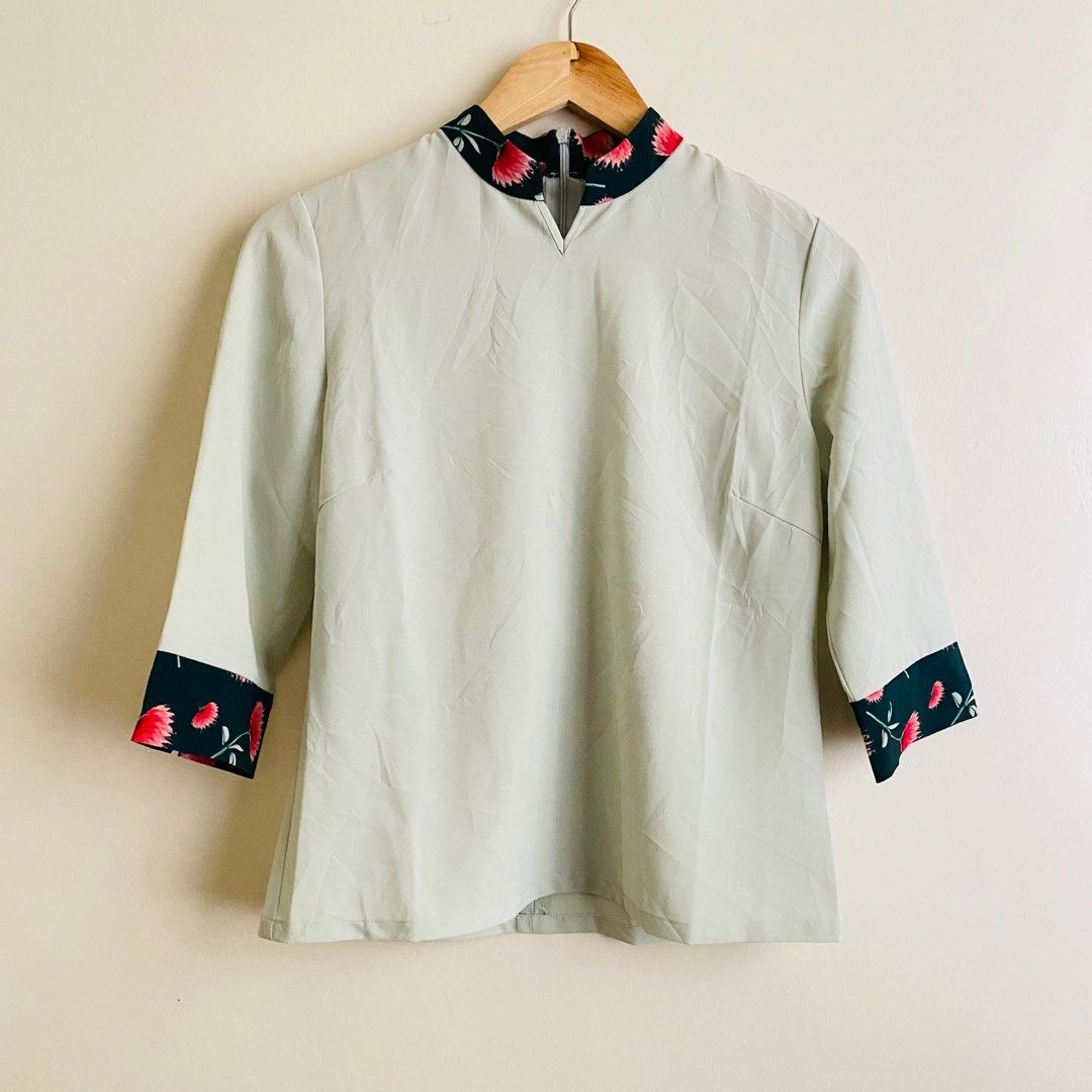Floral Geometric V‑Neck Long Sleeve — Pastel Green Patterned Women's Top main image 0