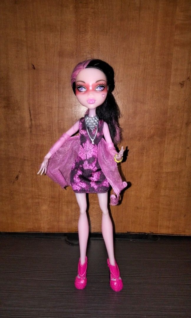 Draculaura haunted discount