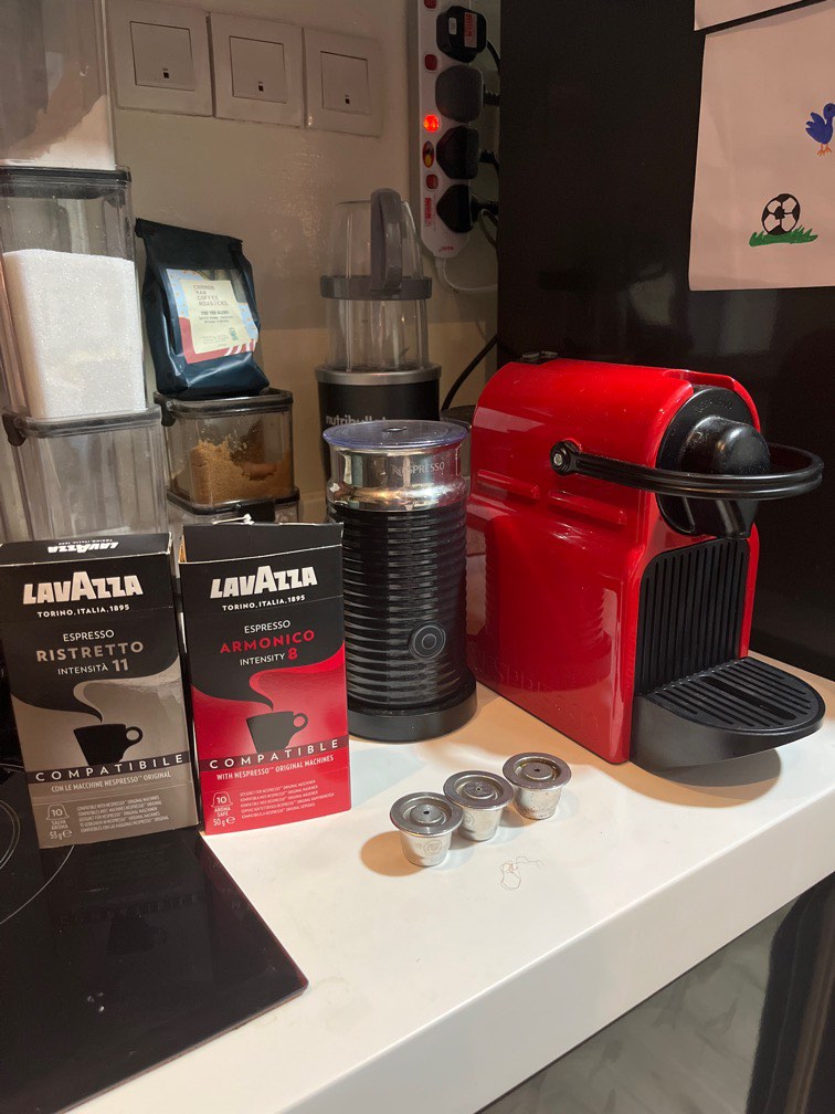 Nespresso Inissia with Aeroccino milk frother, 22 unused pods, and