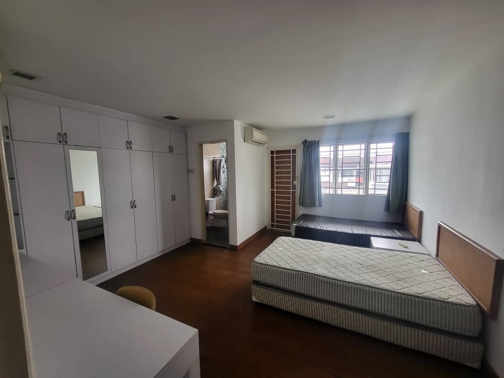 Nice Fully Furnished Damansara Jaya Double storey house for rent (30m