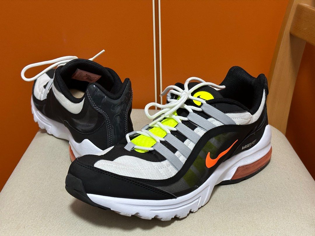Nike hotsell 270 r
