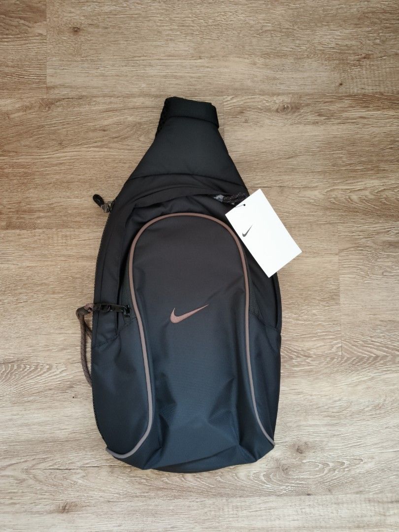 Nike Sportswear Essentials Sling Bag (8L)