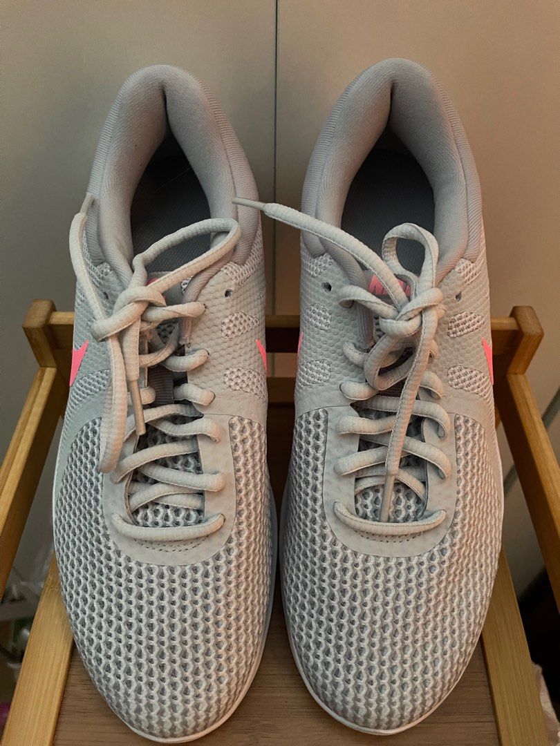 Nike revolution 4 platinum pink sale