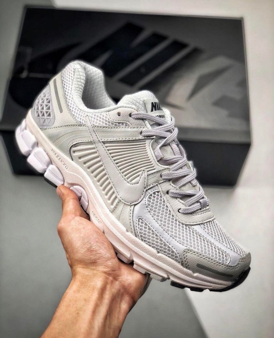 Nike vomero vast grey sale
