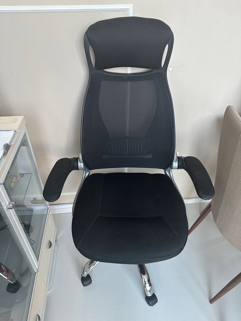 Vhive Office Chair, Furniture & Home Living, Furniture, Chairs on Carousell