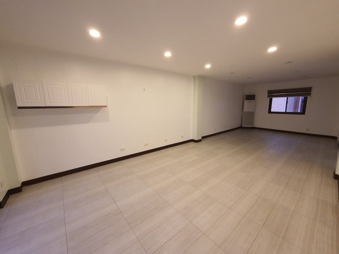 Office unit for Rent (Category: Commercial) located in Manila. Submitted by lea_doria_09178529822 (Listing ID 1254569615, Image 2). Description: For Rent Office space Malingap Street, Diliman Quezon City Floor area 64 sq located on the 3rd floor With 2 air conditioners with blinds one room full bathroom with heater with balcony Price 45k Lea Doria Real Estate Broker 0917-8529822.