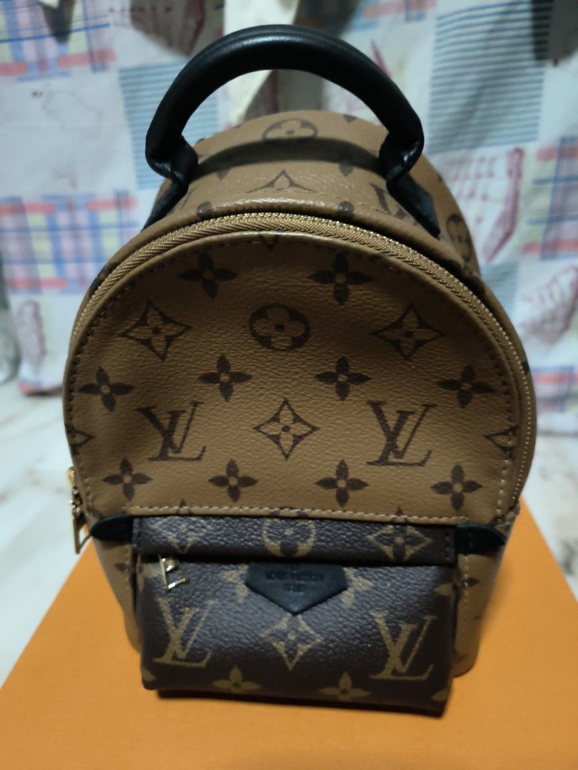 LOUIS VUITTON PALM SPRINGS BACKPACK MINI: REVIEW, WEAR & TEAR + HOW I PACK  IT