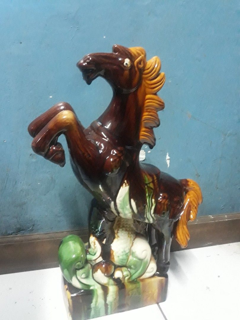 Patung kuda keramik antik, Antik, Pajangan di Carousell