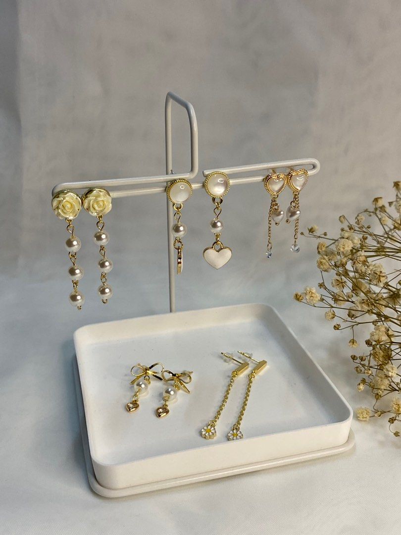 White earring top holder