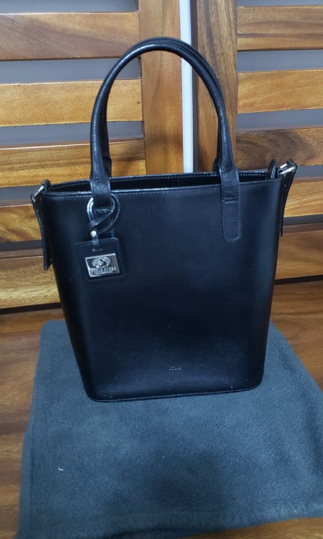 Pelle vorsa (Category: Luxury Bags & Wallets) located in Manila. Submitted by mistej (Listing ID 1254614211, Image 1). Description: pelle vorsa made in italy authentic no flaws gud as new.