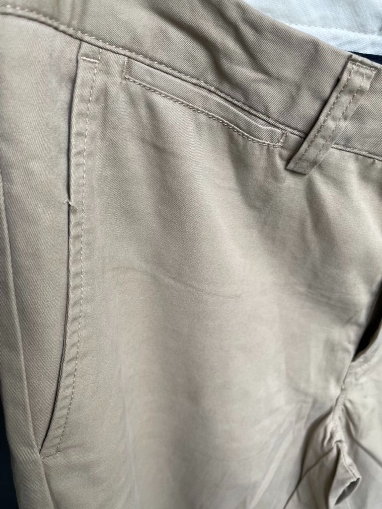 Polo Ralph Lauren Chino Pants (Category: Chinos) located in Muntinlupa City. Submitted by cycl_garments (Listing ID 1254513859, Image 3). Description: Polo Ralph Lauren Suffield Lightweight Chino Pants Barely used, like brand new, and no damage or stains Size: 31 Color: Light Khaki Dimensions: Width-16; Length-39 (Outseam).