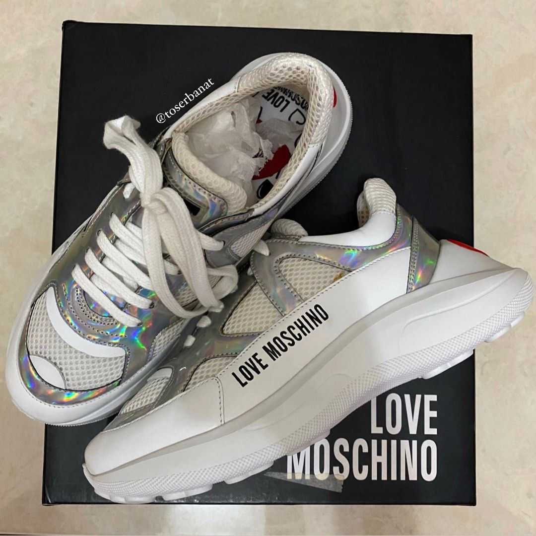 Sneakers on sale original murah
