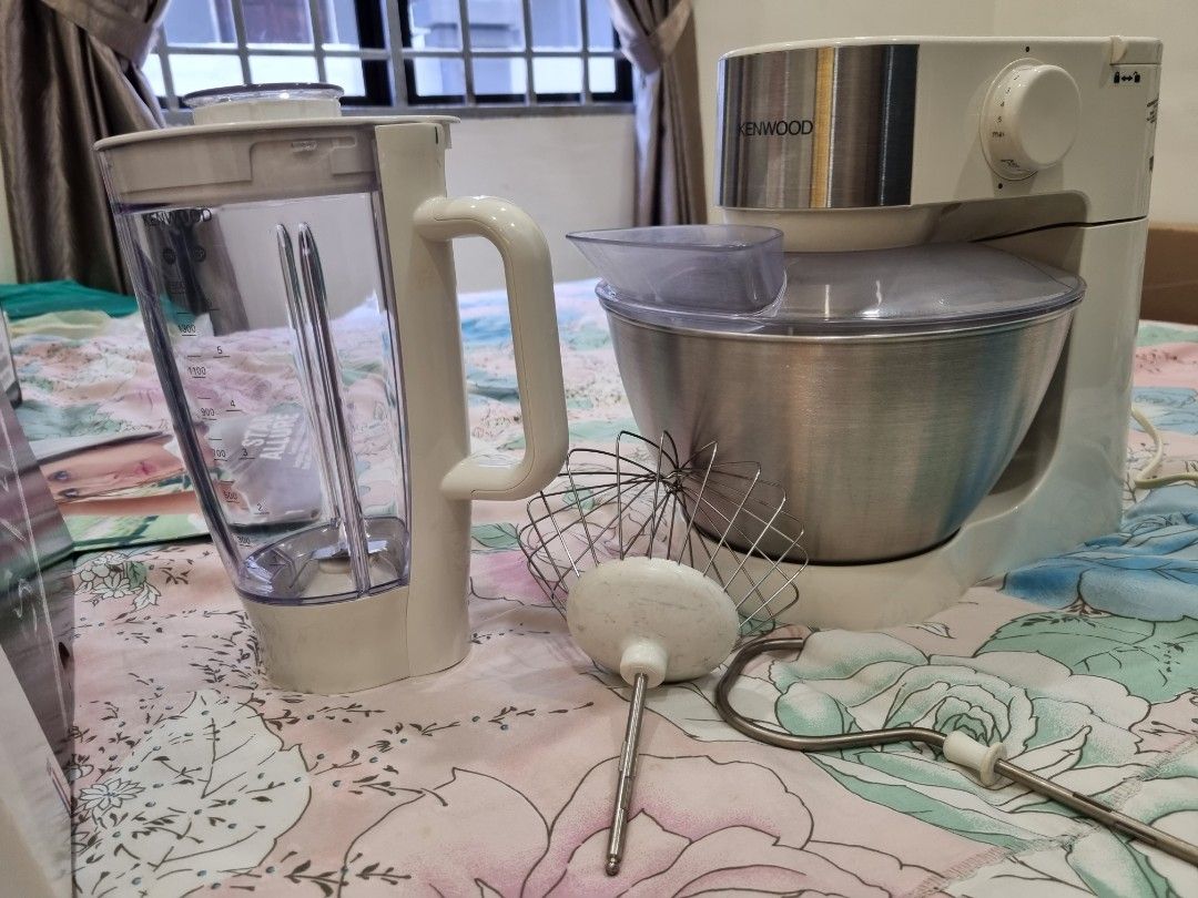 Preloved Kenwood Stand Mixer with Free Kenwood Blender, TV & Home
