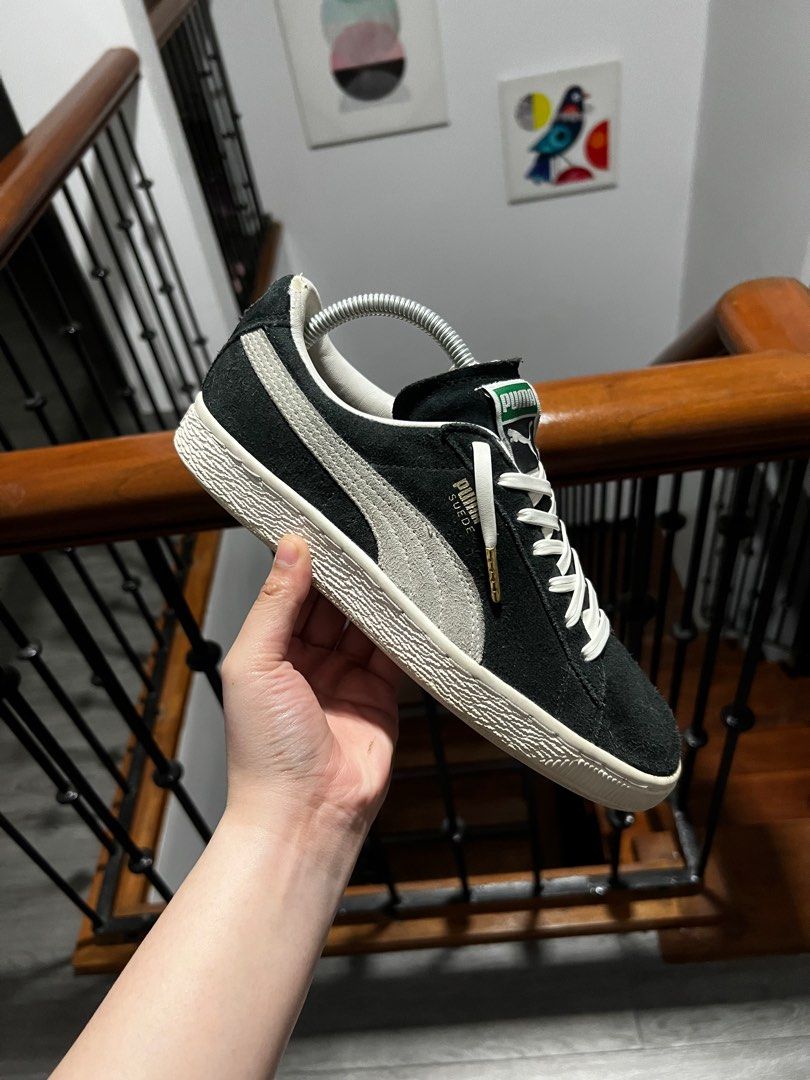Puma classic top suede on feet