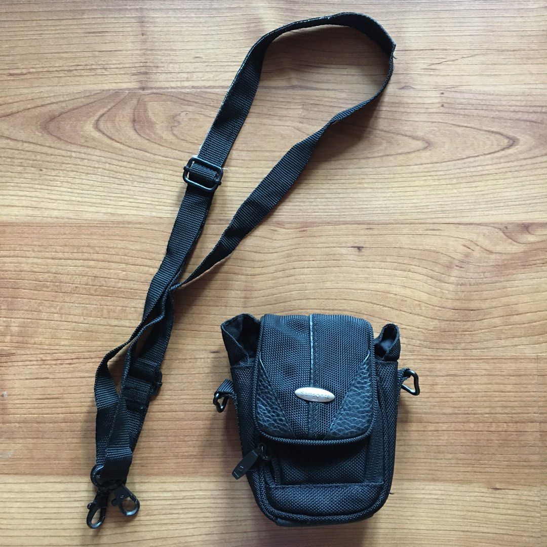 Samsonite Streetwear Workwear (Category: Sling Bags) located in Taytay. Submitted by mottainaidotjp (Listing ID 1254610493, Image 1). Description: Samsonite extra small sling bag Condition : good condish Size : Extra small Dimensions : Length 6” Width 4.5” P599 Color may vary due to natural lighting of the sun. When buying second hand and vintage stuff please manage your expectation. Please see photos of the tags and check for yourselves. Shippin