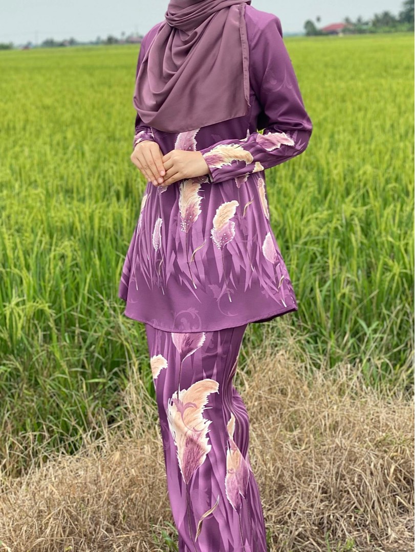 Slim Cut Purple Baju Kurung with Feather Leaves Pattern, Women's