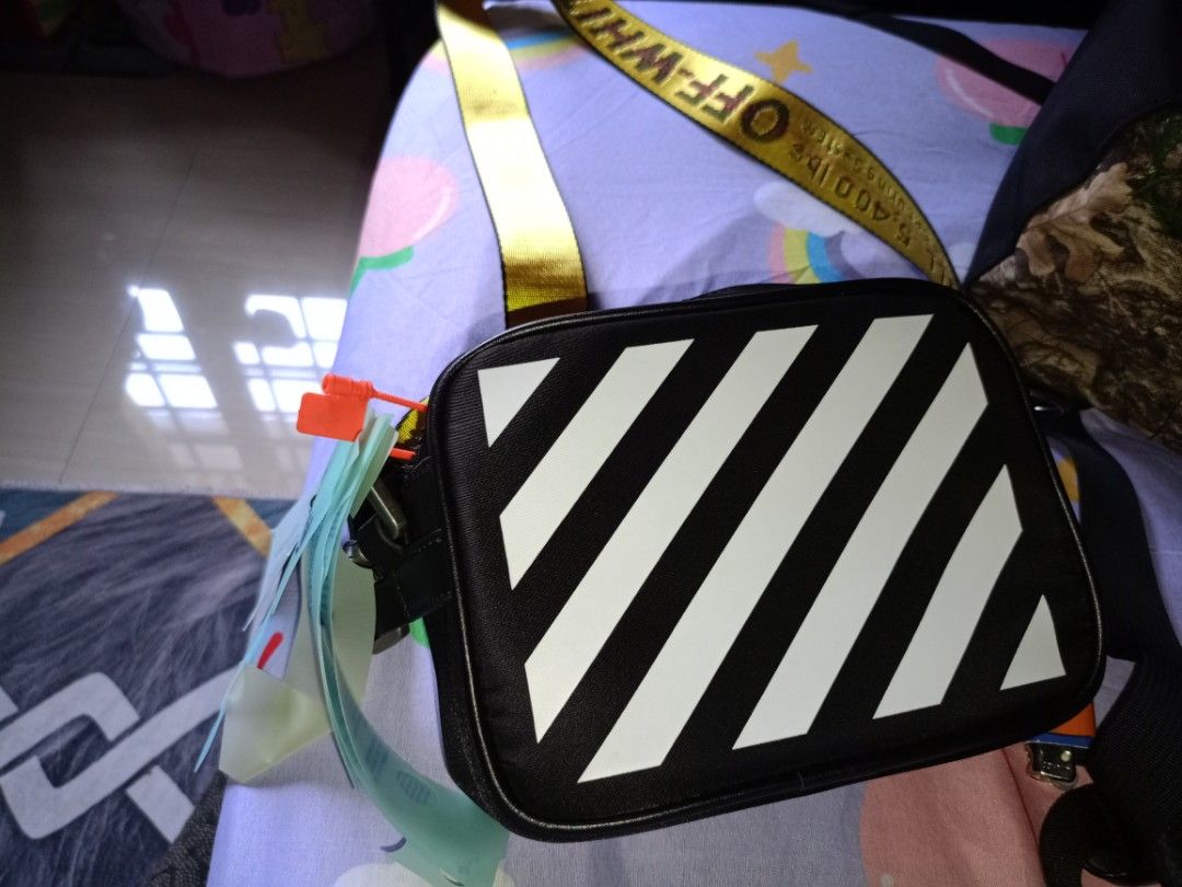 Off-White Logo Shoulder Bags