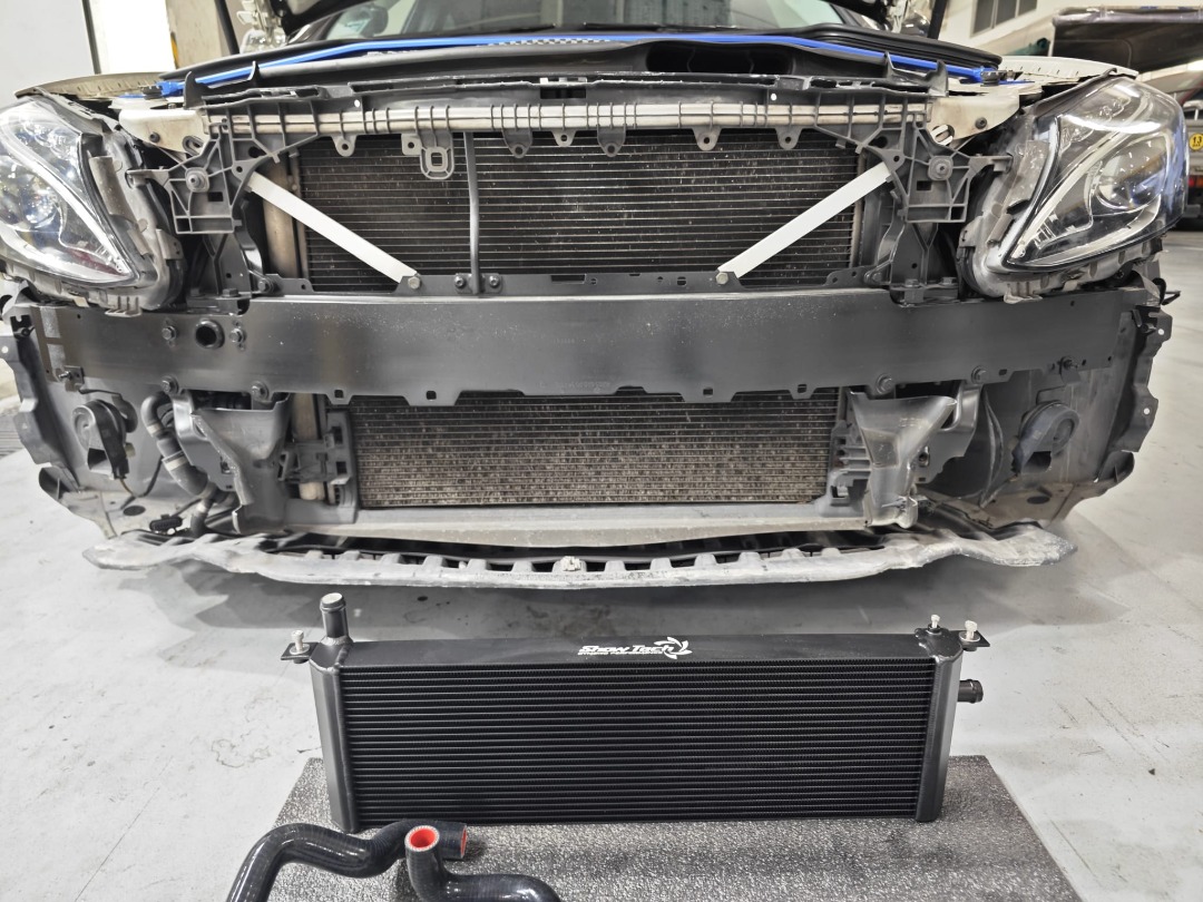 SnowTech Front Mount Heat exchanger/Intercooler for W205(4dr), Car