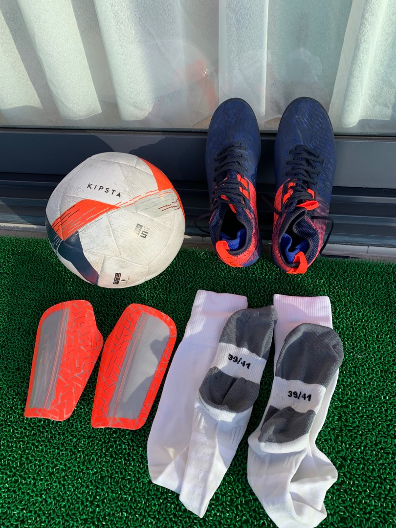 Soccer shoes with top sock
