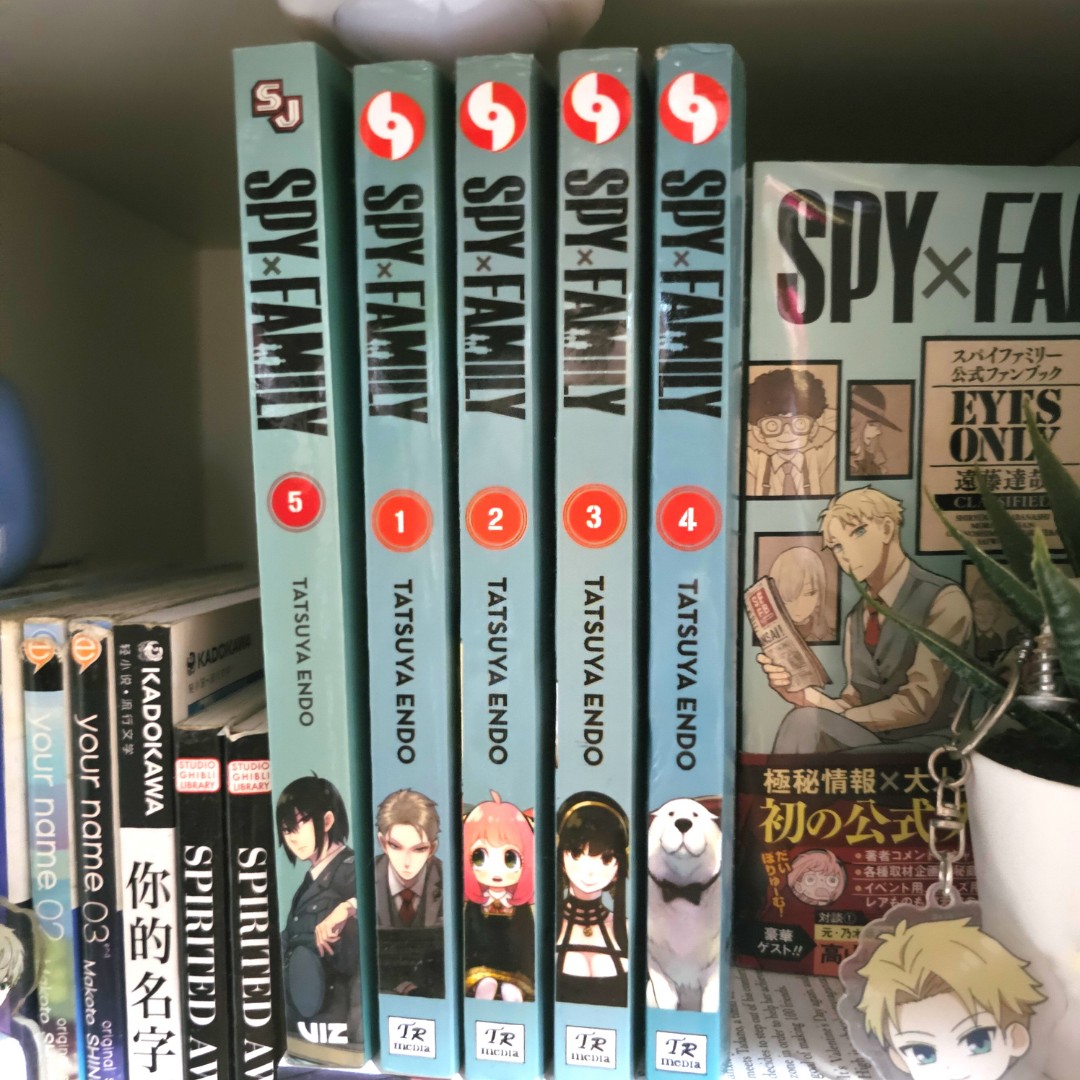 I bought volume 11, fanbook : r/SpyxFamily