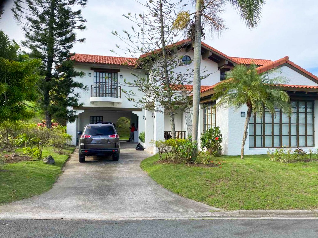Tagaytay, House and Lot for Sale in Alta Mira Tagaytay Highlands 3