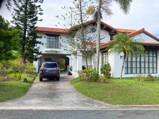 Tagaytay, House and Lot for Sale in Alta Mira Tagaytay Highlands 3 Bedroom 3BR
