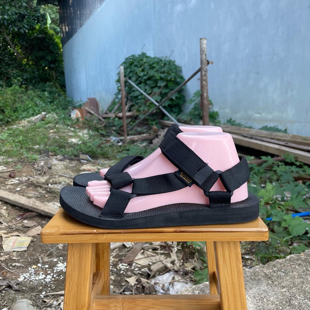 Teva all black store