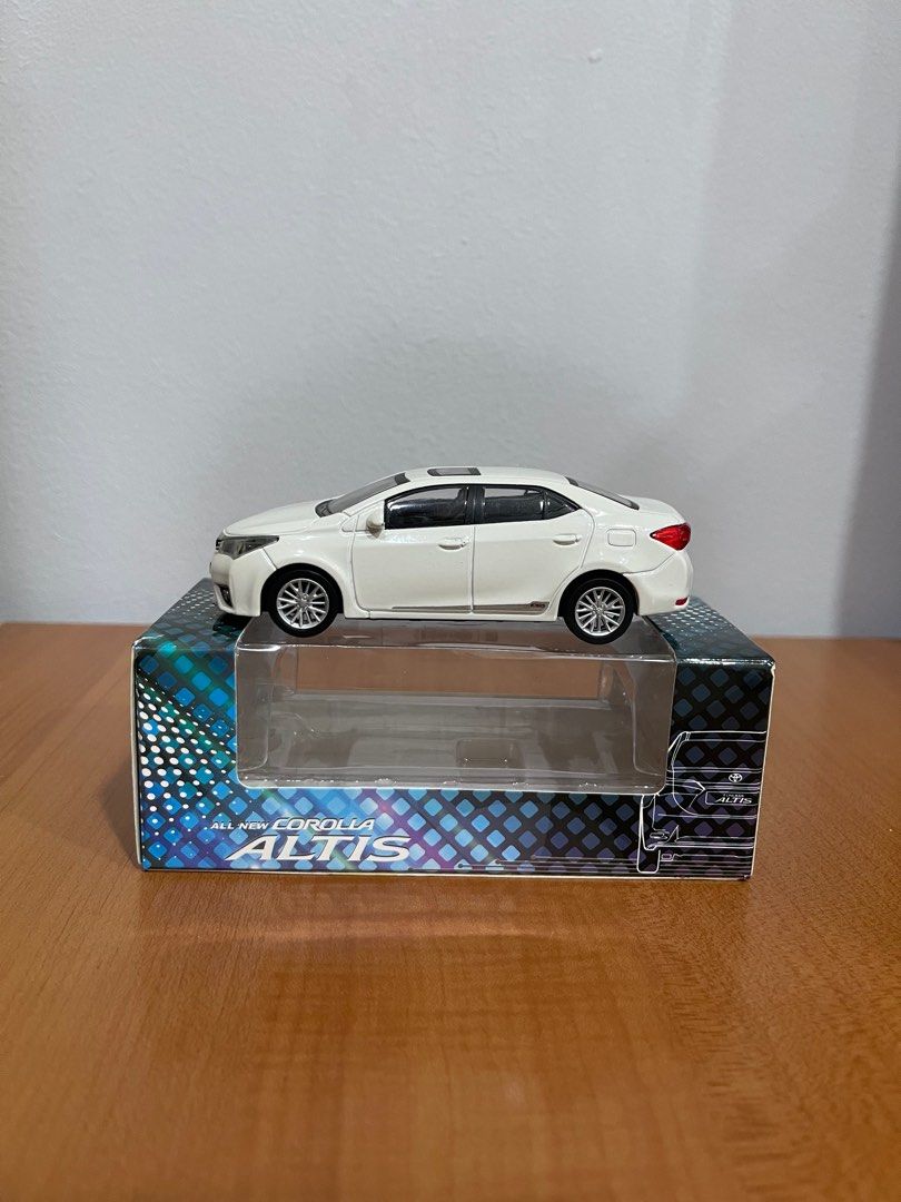 Tomica toyota altis clearance