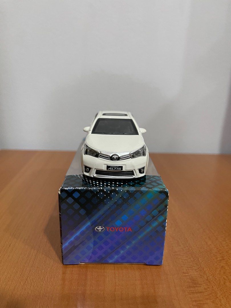 Tomica toyota altis hot sale
