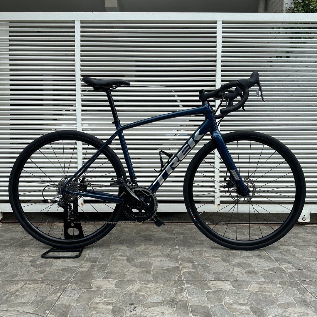 Road bike Trek Domane AL 2 Disc Size 54 MALANG Olah Raga Sepeda