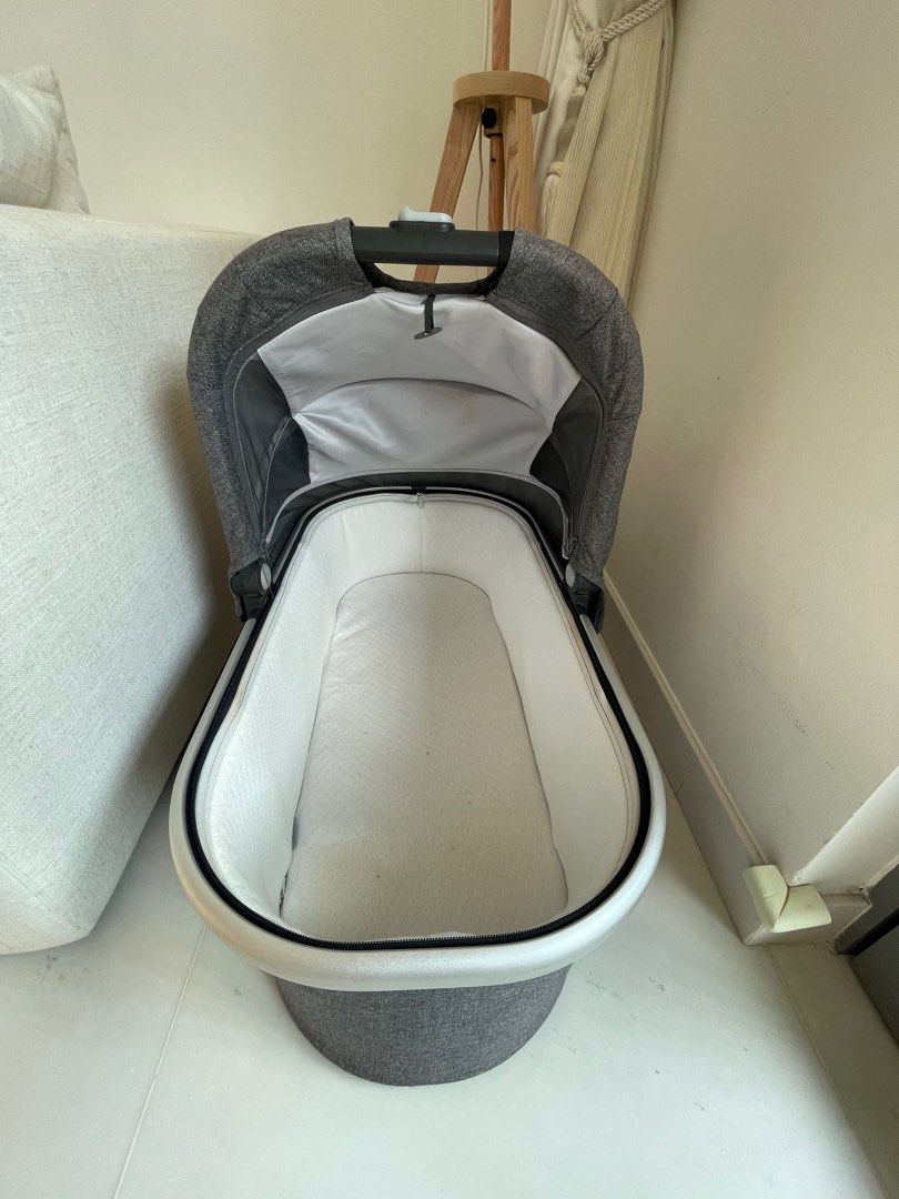 Uppababy vista bassinet sleeping on sale