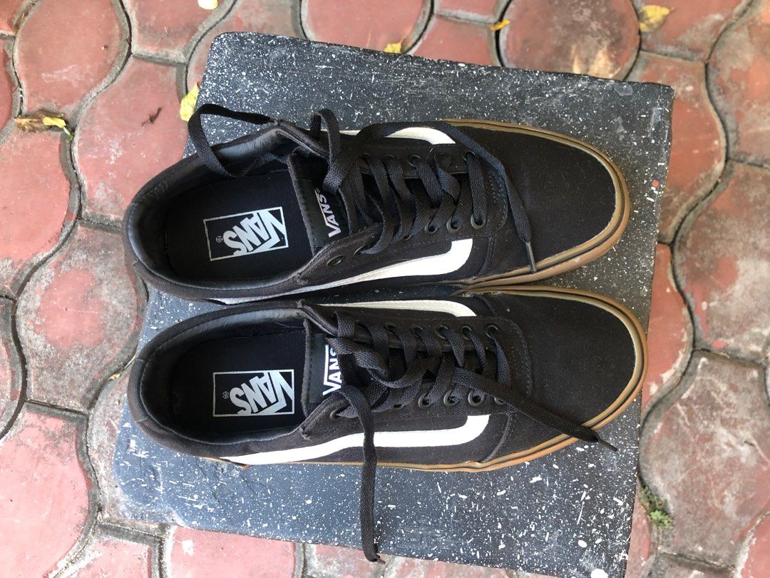 Vans old school sneaker 9.5 us mens Men s Fashion Footwear