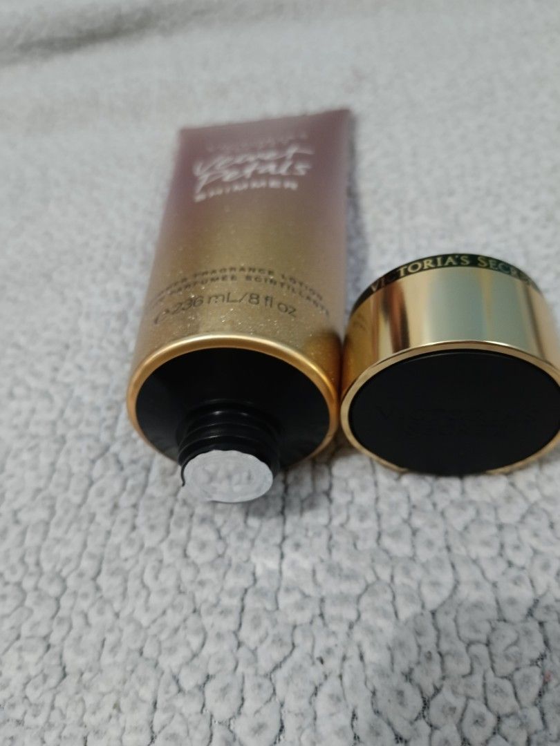 SET VS VELVET PETALS SHIMMER & PURE SEDUCTION, Beauty & Personal Care ...