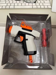玩具槍 Nerf 加兩發子彈，如圖片
