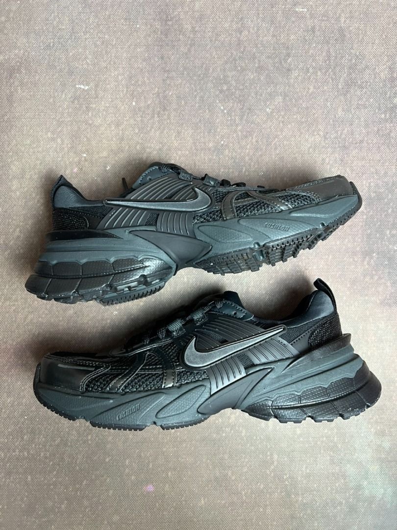 💯正品Nike V2K Run 低幫跑步鞋男女同款, 男裝, 鞋, 波鞋- Carousell