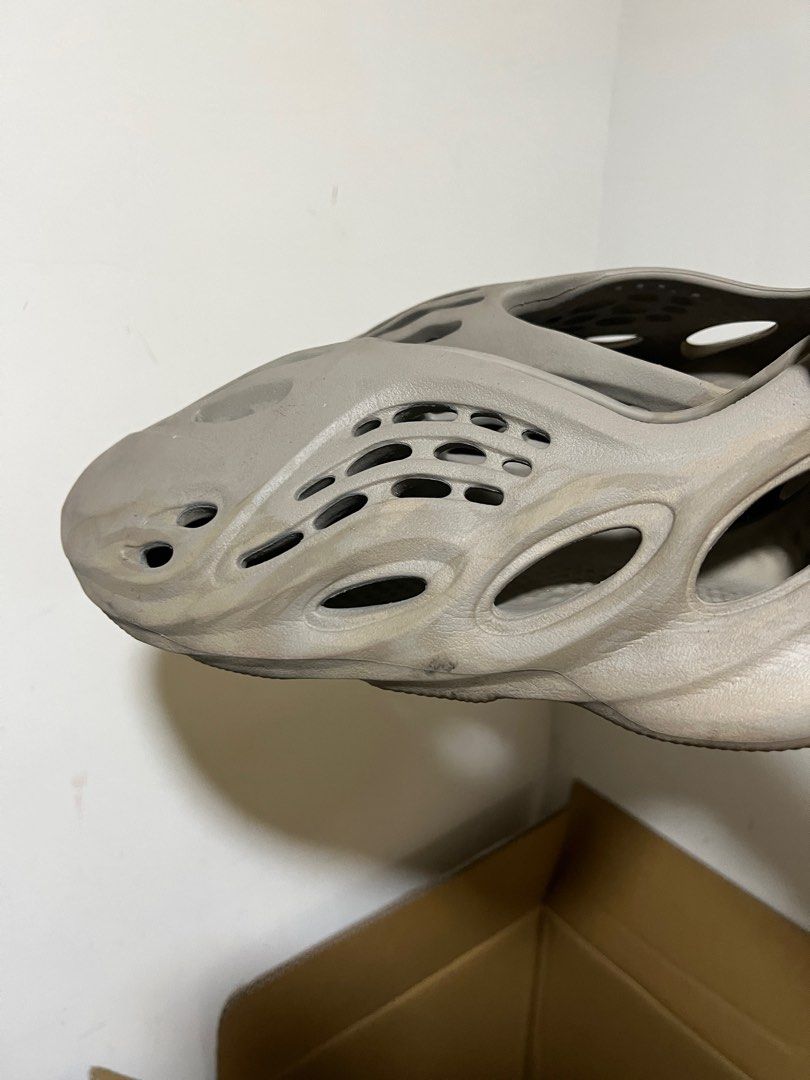 Adidas Originals Yeezy Foam Runner 28.5cm, 他的時尚, 鞋, 休閒鞋在