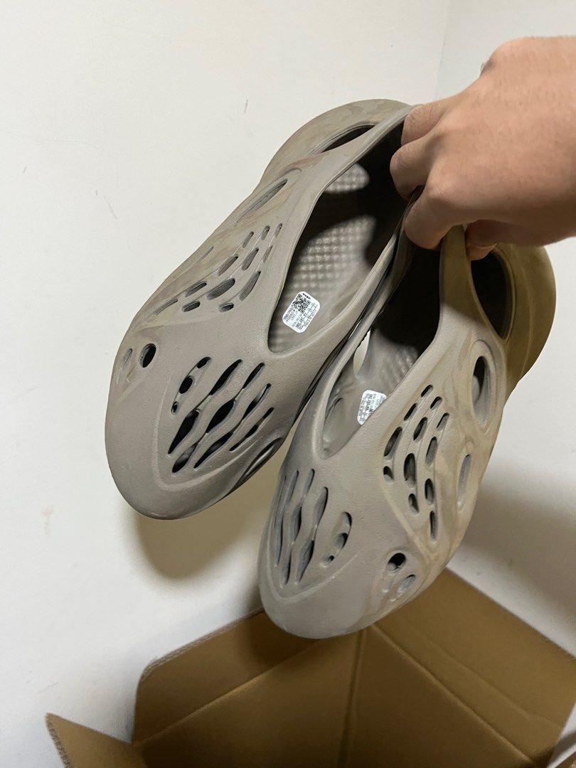 Adidas Originals Yeezy Foam Runner 28.5cm, 他的時尚, 鞋, 休閒鞋在