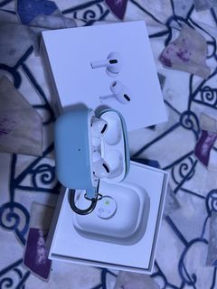 Apple AirPod pro with box and keychain
