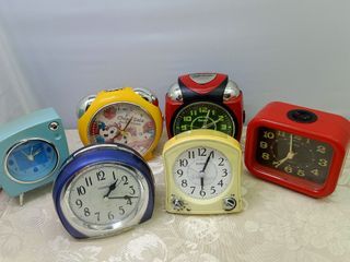 Assorted Branded imported table top alarm clock 325 each *Y117B