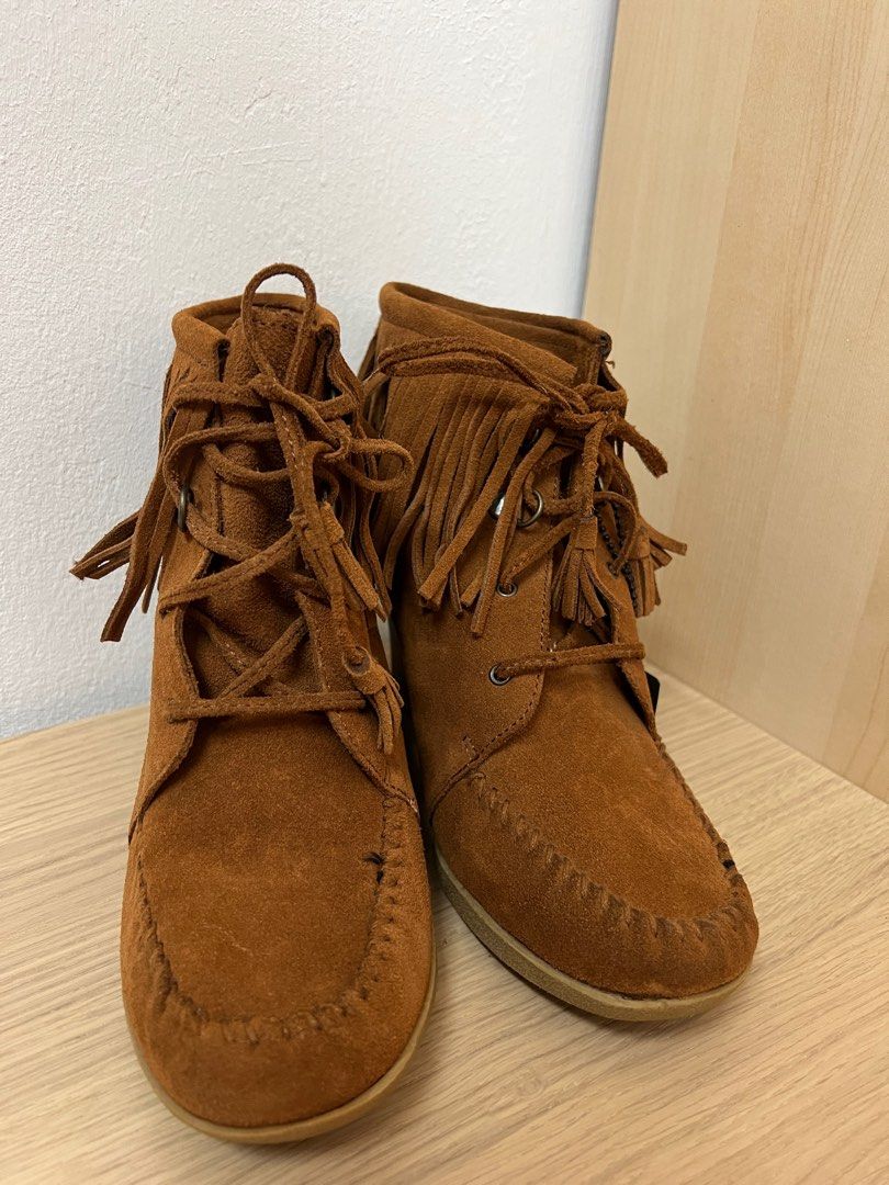 Fringe hotsell minnetonka boots