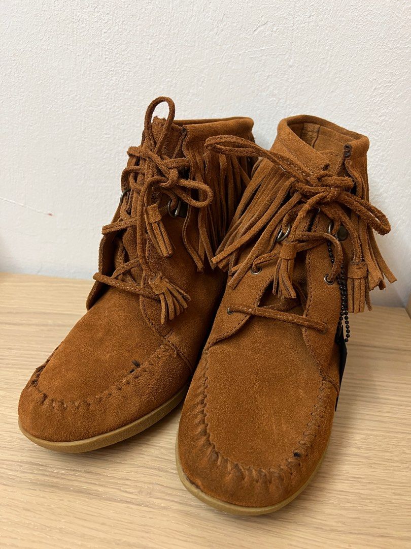 Fringe 2025 minnetonka boots